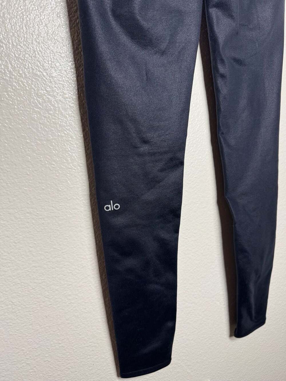 Alo Yoga Airlift High-Waist Full Length Shiny Leggings Black - Picture 3 of 5